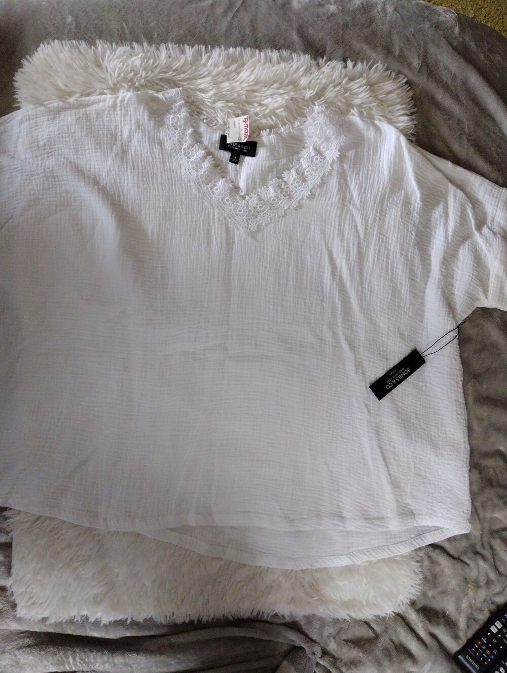 Jones New York White Lace V-Neck Blouse